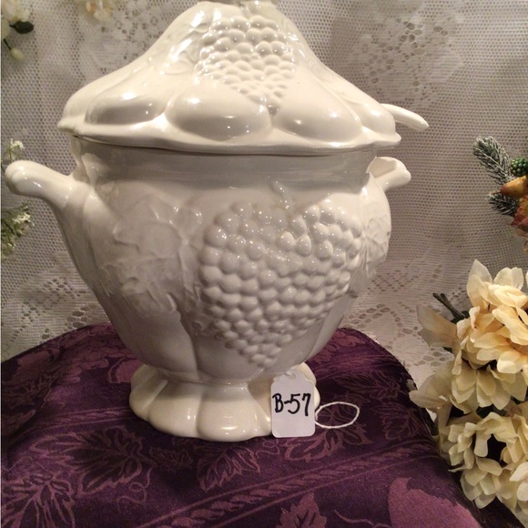 California Pottery Grape Embossed Soup Tureen - Picture 16 of 16